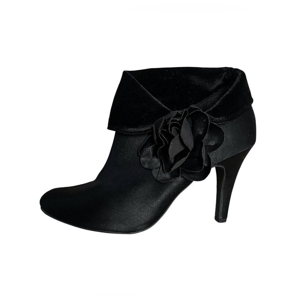 Rocket Dog black 9.5 velvety sateen ankle booties with decorative fabric flower